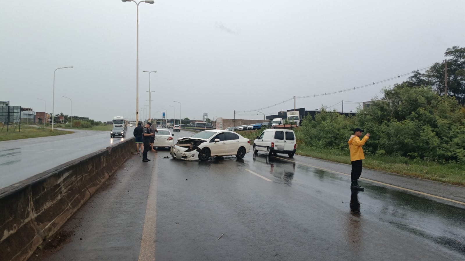 Despistó en la rotonda del Acceso Sur