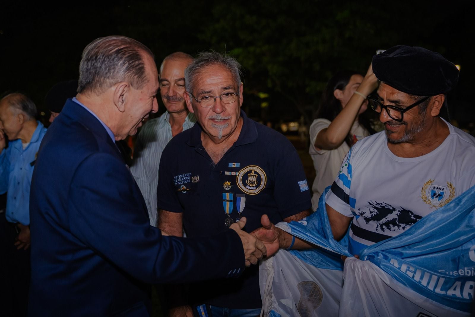 Stelatto acompañó la vigilia por Malvinas