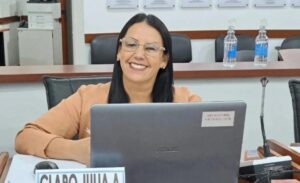 Julia-Claro
