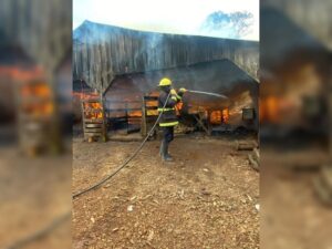 incendio-galpon-en-Panambi