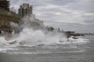 se-esperan-olas-de-hasta-12-metros-en-la-costa-GYWBDWKG45EGDGGC7H7CRGWSSE