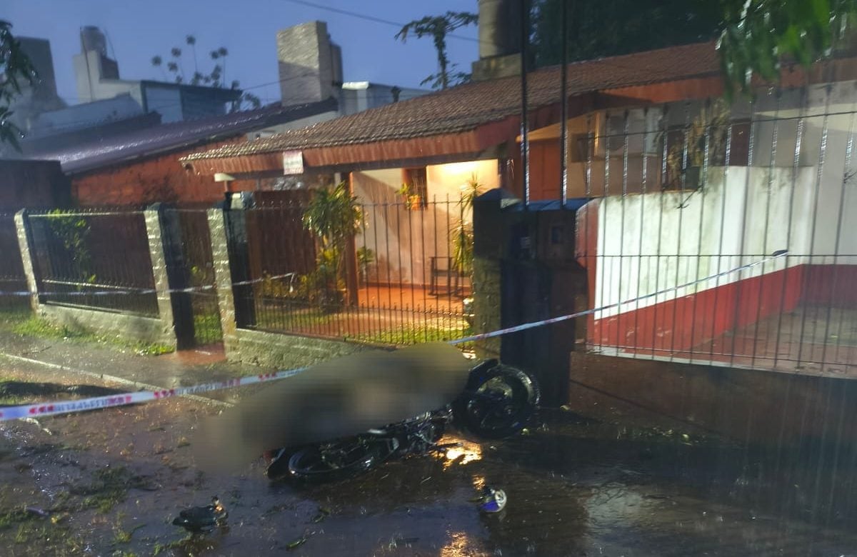 robó una moto, chocó y murió