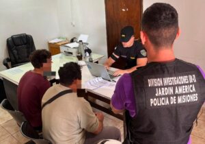 varios-detenidos-en-Jardin-America-e1787790018176