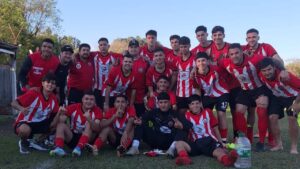 Delatribunatv-futbol-Sporting-se-quedo-con-el-clasico-de-Santo-Pipo