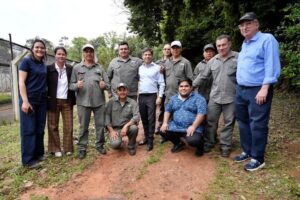 Kicillof-con-los-trabajadores-de-la-Biofabrica-Misiones