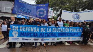 MARCHA-UNIVERSITARIOS-23-04-17jpeg