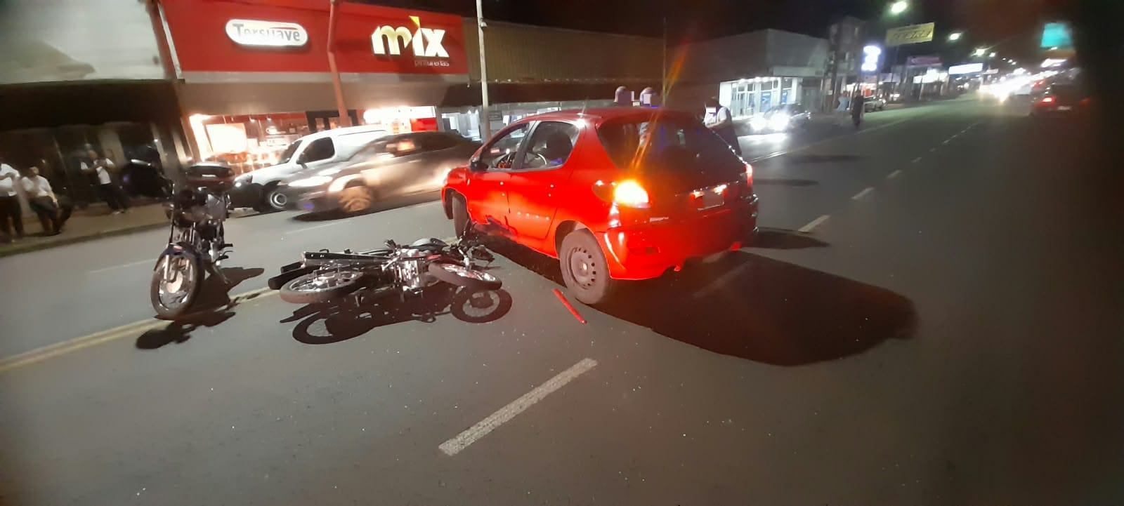 choque entre un auto y una moto en Posadas