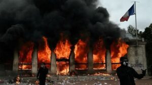 Arde-Francia